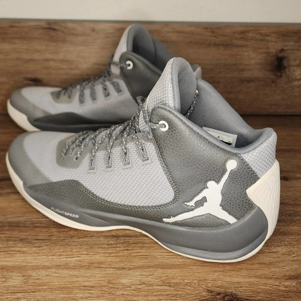 Nike Jordan Men's Grey Basketball Shoes